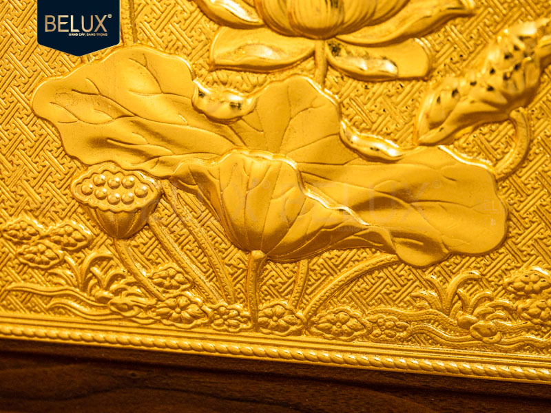 Tranh hoa sen Việt Nam bằng đồng mạ vàng 24k 27x20cm